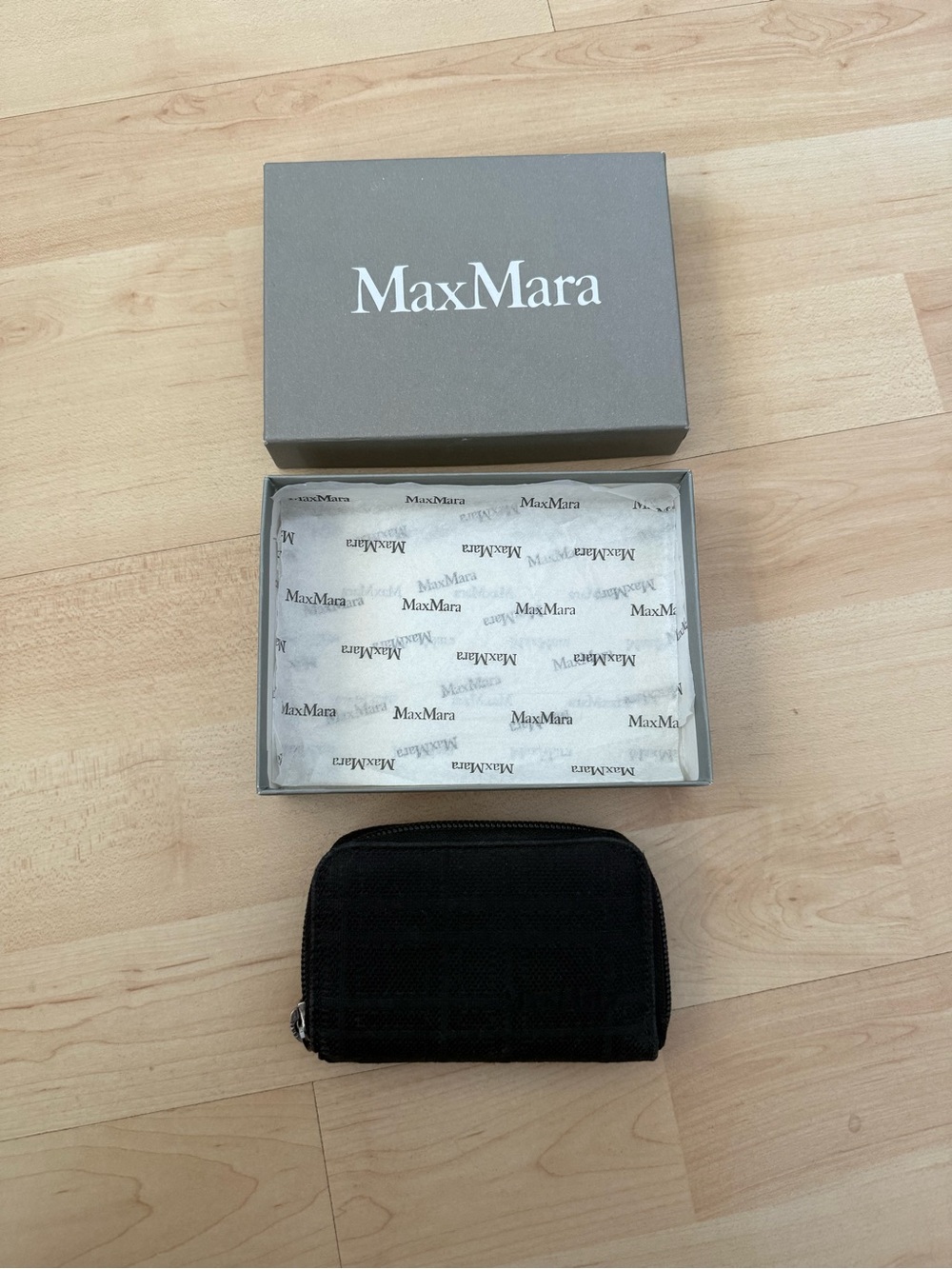 Max Mara Black Zip Wallet coin pouch purse